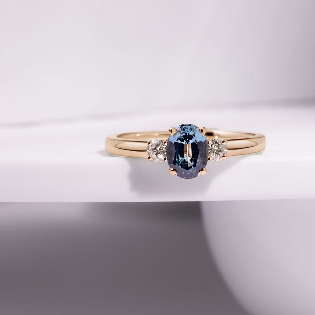 18ct yellow gold three stone claw set ring with 1.09ct oval, blue Gombe Sapphire and 2 x 2.8mm round brilliant cut diamonds, €3,900